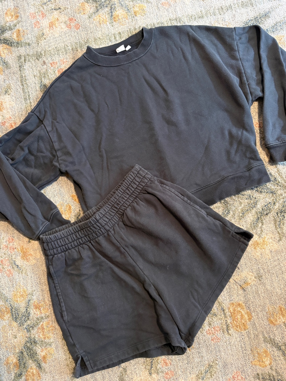 Gap sweat set shorts and crewneck sweater XS